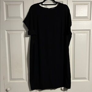 UNIVERSAL STANDARD Size Small Classic Black Oversized Crewneck Midi Dress LBD